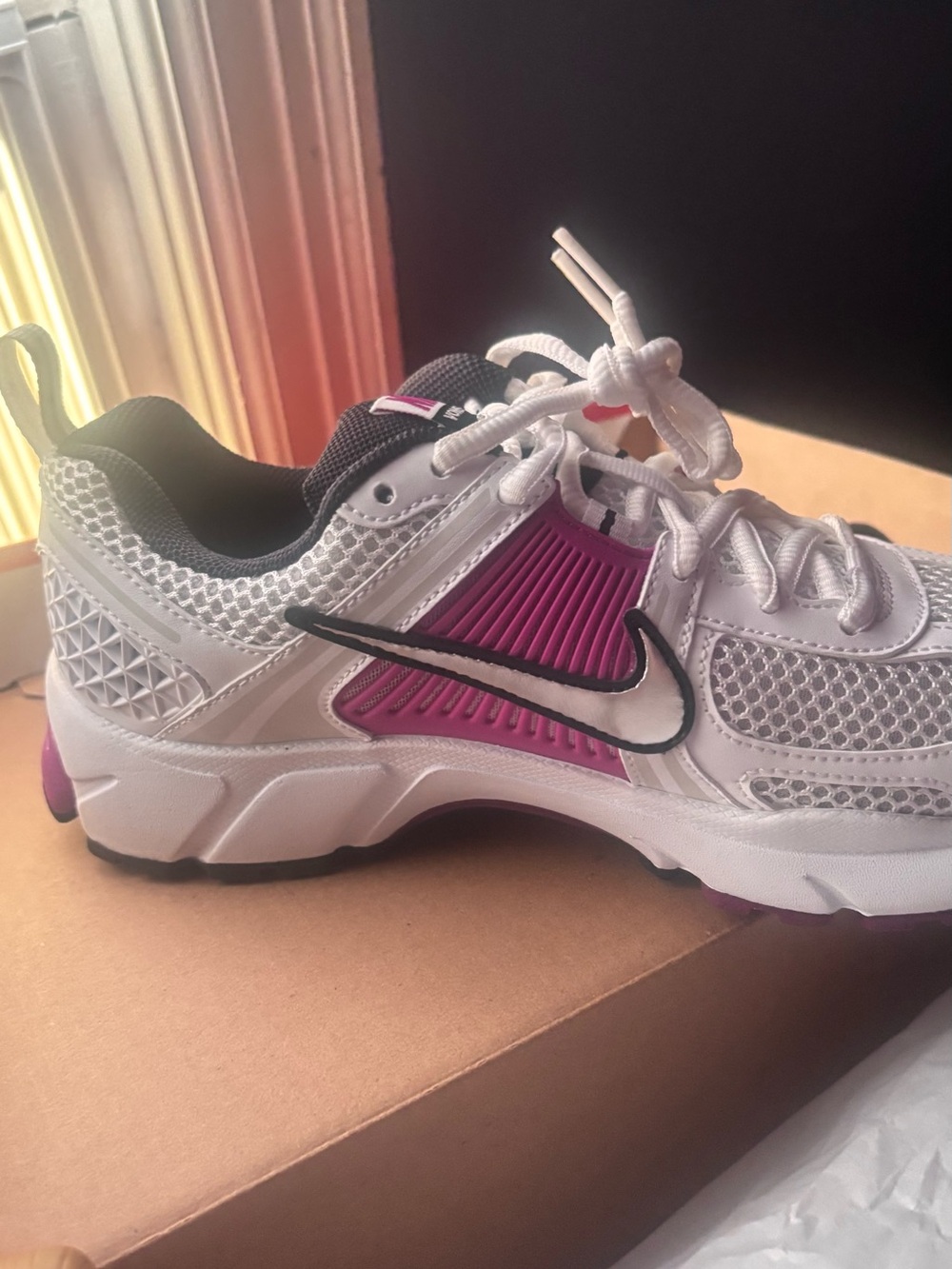 Nike Women’s White & Fuchsia Athletic Running Shoe - Picture 3 of 4
